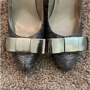 🔴Proxy two toned textured silver heels, size 6.5